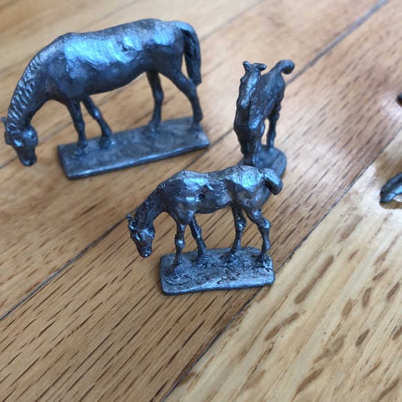 HORSES - Pewter Mares and Foals -set of 5 - Picture 3 of 7